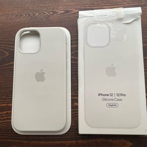 Apple MagSafe silicone white case 12/12plus Excellent condition
